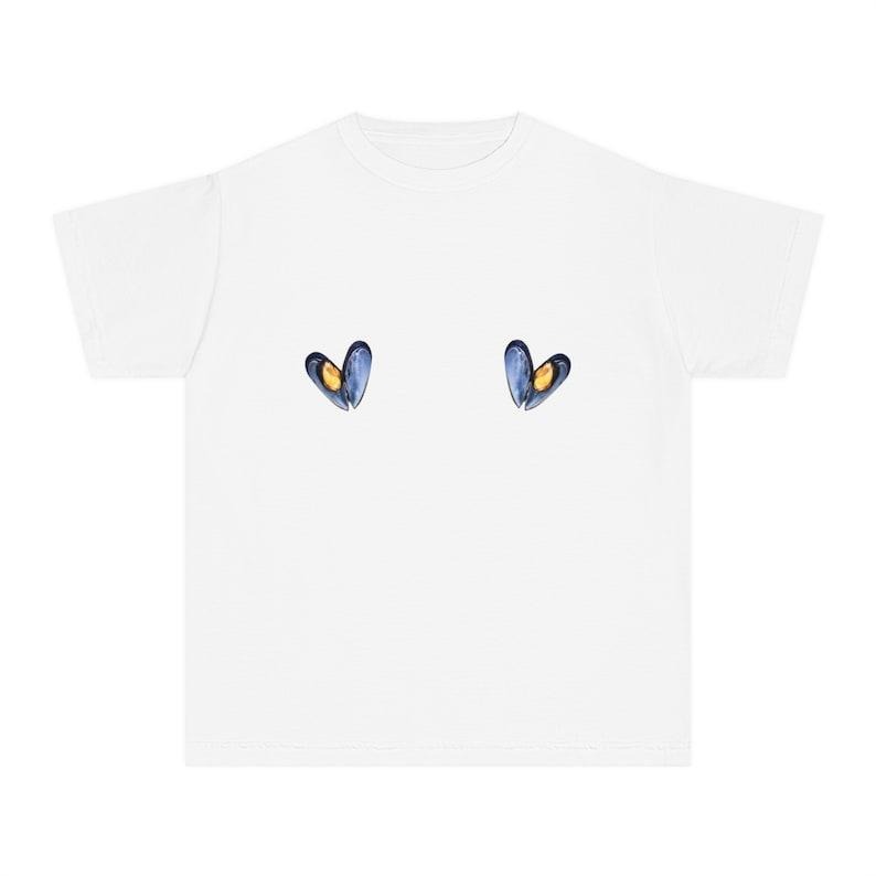 Heart Mussels Baby Tee, Oyster Y2k, Seashell Summer Top, Coastal Girl, Retro Seafood Graphic Top, Aesthetic Shirt, 90s Aesthetic