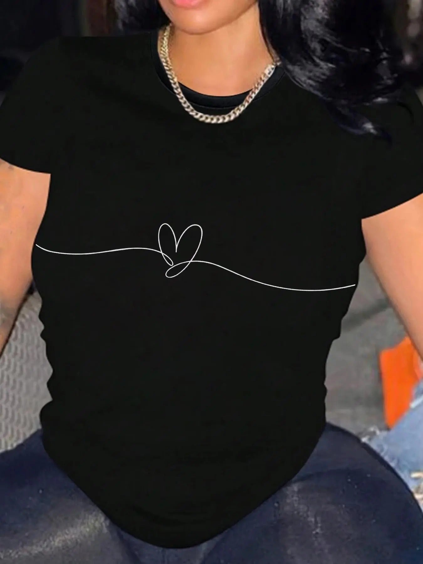 Women's Heart Print Round Neck Tee, Casual Short Sleeve T-Shirt for Daily Wear, Ladies Clothes for All Seasons