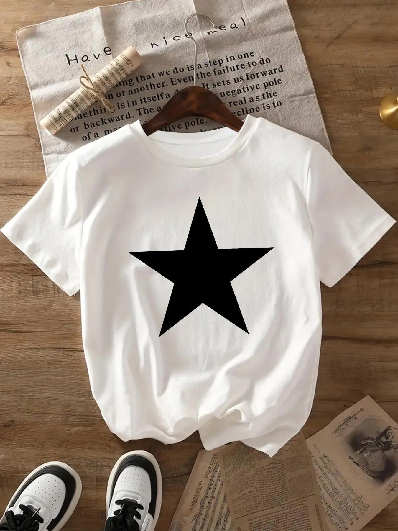 Women's Star Print Round Neck Tee, Casual Short Sleeve Crew Neck T-Shirt for Daily Wear, Ladies Clothes for All Seasons